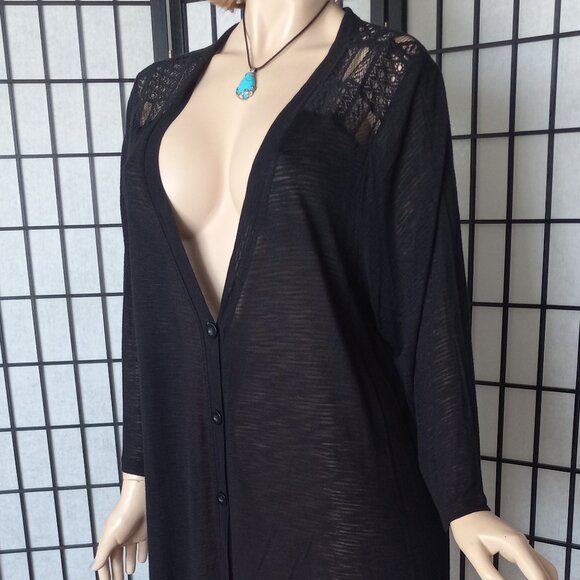 Stay Cozy & Classy: NWT Cable & Gauge 2X Black Textured Long Cardigan with Lace - Picture 4 of 10